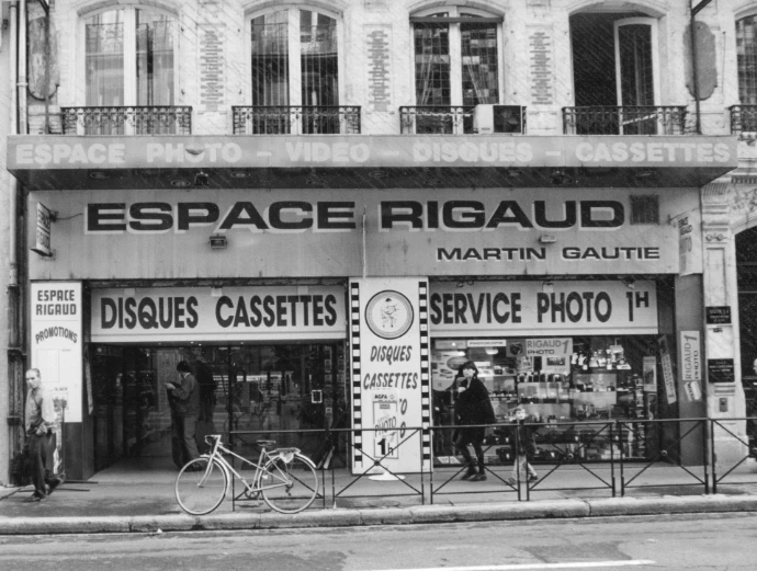 Photo historique de la première boutique Photo Rigaud